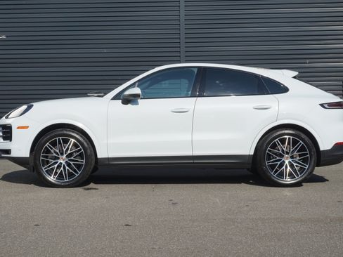 Certified 2025 Porsche Cayenne Coupe AWD/4WD image 2