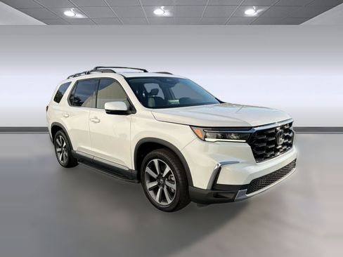 Used 2025 Honda Pilot Touring image 7