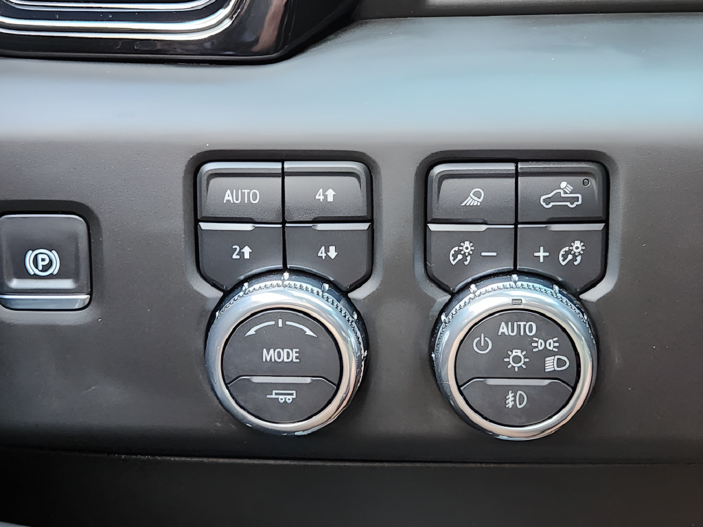 Used 2025 GMC Sierra 1500 AT4 w/ Technology Package AWD/4WD image 21