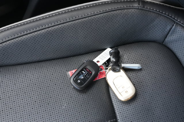Used 2025 Honda Pilot Elite image 48
