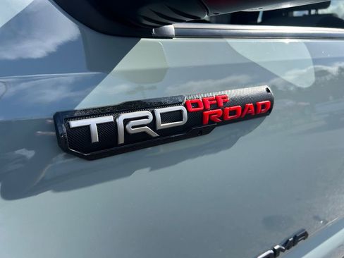 Used 2022 Toyota Tacoma TRD Off-Road AWD/4WD image 34