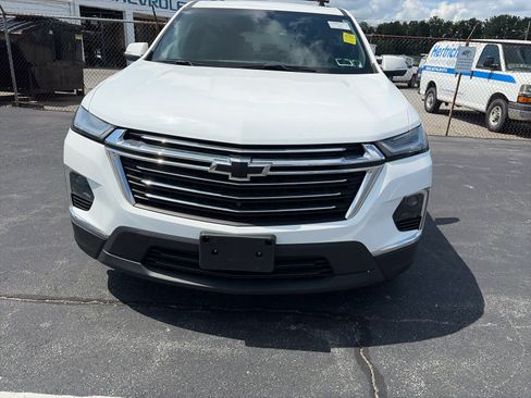 Used 2023 Chevrolet Traverse LT w/ LT Premium Package AWD/4WD image 2