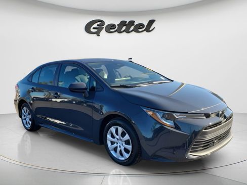 Used 2024 Toyota Corolla LE FWD image 2