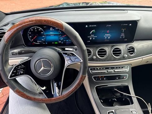 Used 2023 Mercedes-Benz E 450 4MATIC Sedan image 4