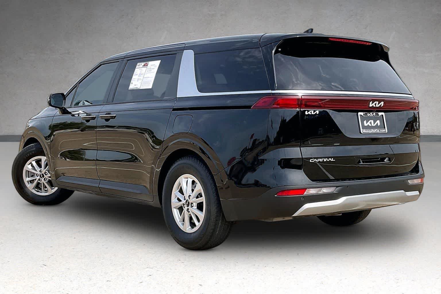 Certified 2023 Kia Carnival LX FWD image 4