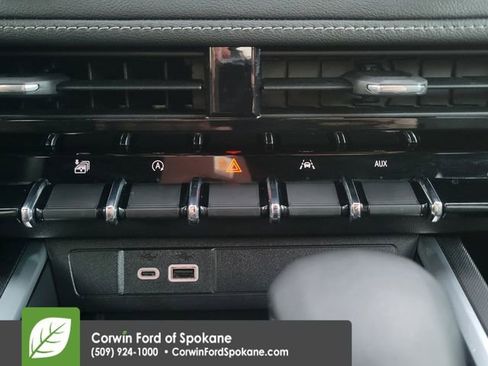 Used 2024 Chevrolet Colorado LT image 27