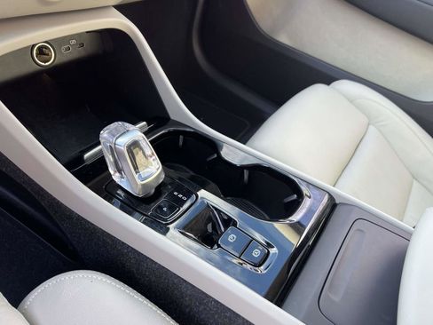 Used 2023 Volvo XC40 B5 Ultimate w/ Climate Package image 26