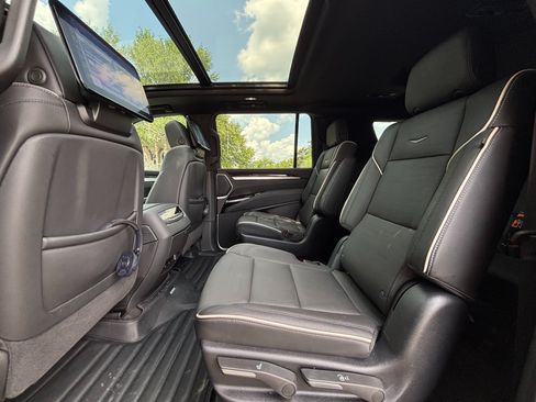 Used 2025 Cadillac Escalade ESV Premium Luxury w/ LPO, Radiant Package AWD/4WD image 21