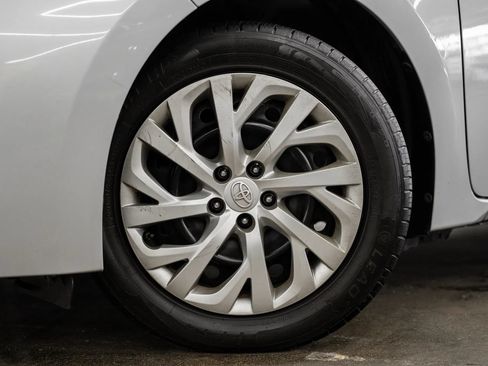 Used 2019 Toyota Corolla LE FWD image 3