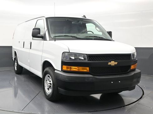 Used 2025 Chevrolet Express 2500 w/ Driver Convenience Package RWD image 7