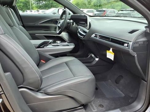 New 2025 Cadillac Lyriq Sport image 25