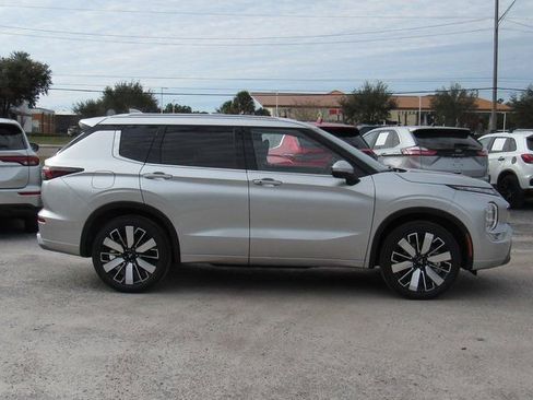 New 2026 Mitsubishi Outlander SEL FWD image 2