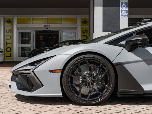 Used 2024 Lamborghini Revuelto AWD/4WD image 26