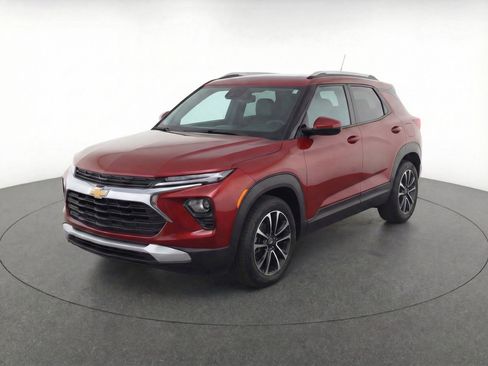 Used 2025 Chevrolet TrailBlazer LT FWD image 3