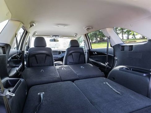 Used 2019 Kia Sorento FWD image 9