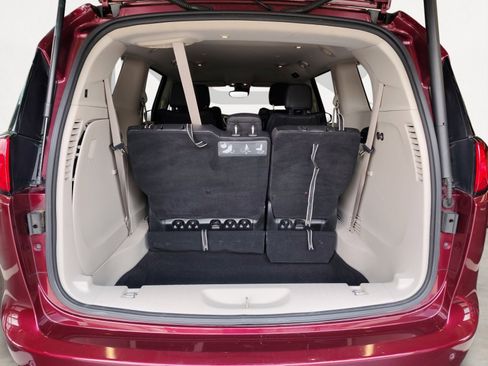Used 2017 Chrysler Pacifica Touring-L Plus w/ Advanced Safetytec Group FWD image 15