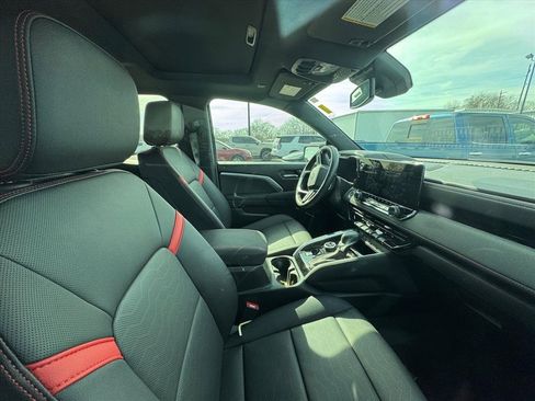 Used 2023 Chevrolet Colorado Z71 w/ Z71 Convenience Package 2 image 3