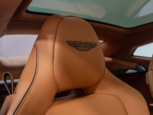 Used 2025 Aston Martin Vanquish image 66