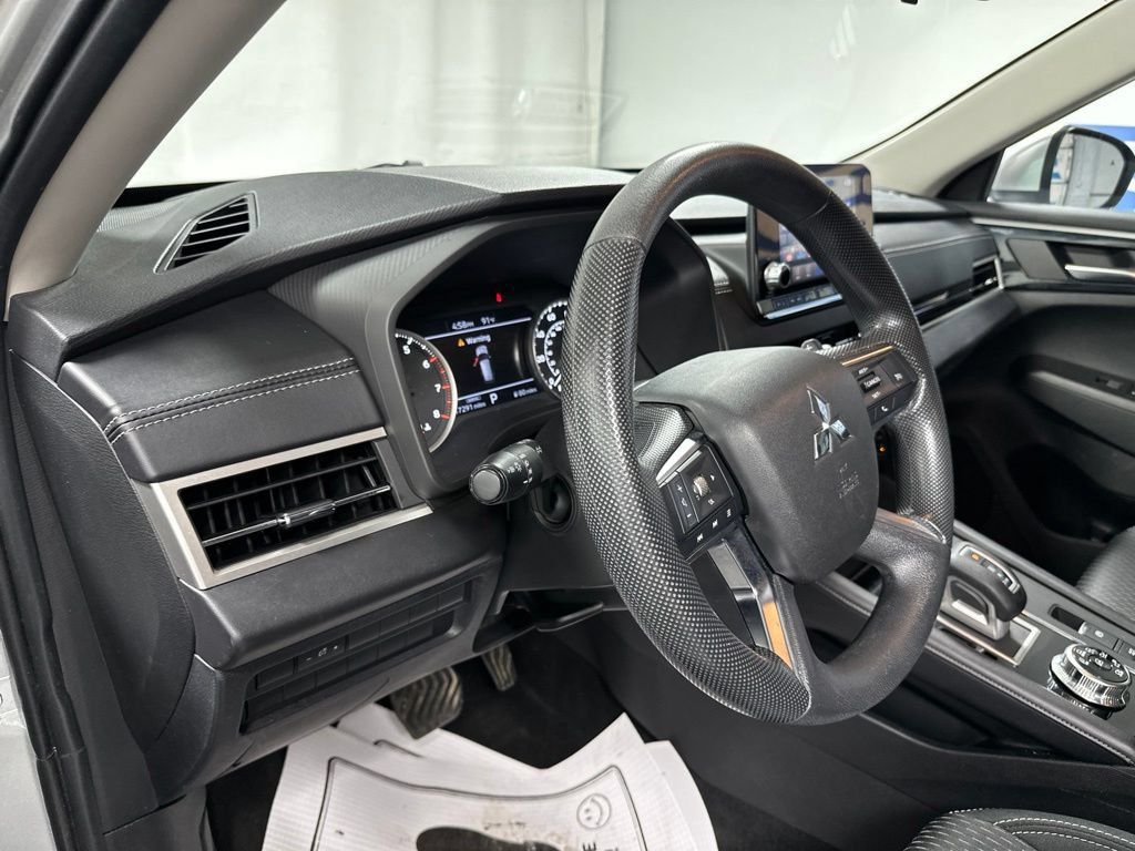 Used 2022 Mitsubishi Outlander ES AWD/4WD image 17