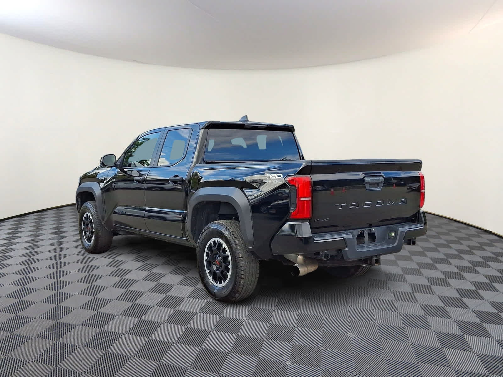Used 2024 Toyota Tacoma TRD Off-Road AWD/4WD image 7