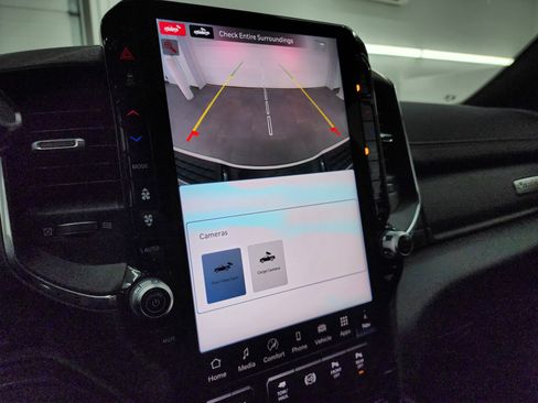 Used 2025 RAM 3500 Laramie image 17