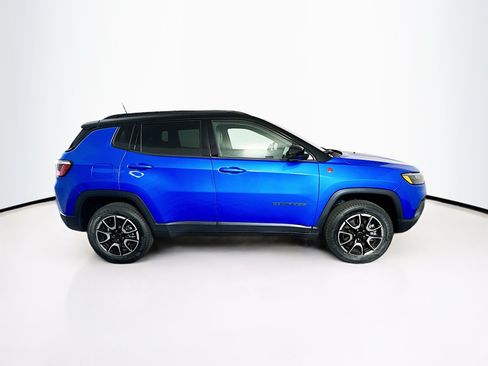 Used 2025 Jeep Compass Trailhawk AWD/4WD image 10