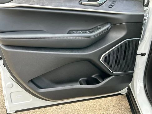 New 2025 Jeep Grand Cherokee Limited w/ Black Appearance Package image 12