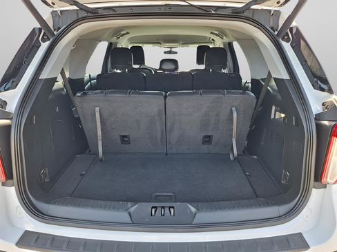 Used 2022 Ford Explorer XLT w/ Equipment Group 202A image 25