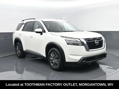 Used 2025 Nissan Pathfinder SV AWD/4WD image 3