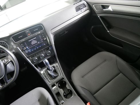 Used 2019 Volkswagen e-Golf SE w/ Driver Assistance Package image 11