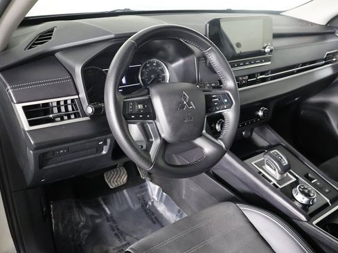 Used 2024 Mitsubishi Outlander SE image 24