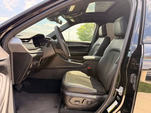 Used 2026 Jeep Grand Cherokee L 4WD image 2