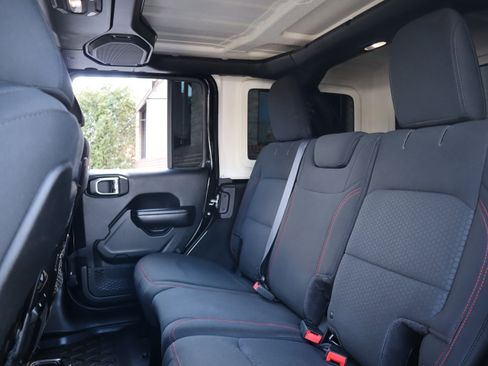 Used 2018 Jeep Wrangler Unlimited Rubicon image 26