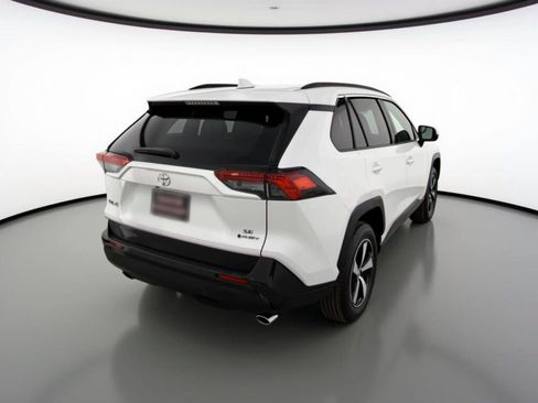 New 2025 Toyota RAV4 SE image 5