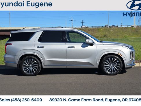 Used 2023 Hyundai Palisade Calligraphy w/ Winter Package image 2