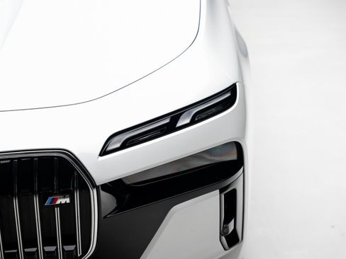 Used 2024 BMW i7 M70 AWD/4WD image 11