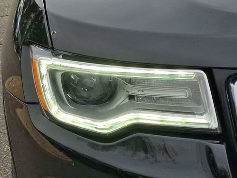 Used 2017 Jeep Grand Cherokee Overland image 10