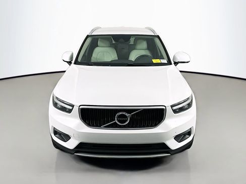 Used 2021 Volvo XC40 T4 Momentum FWD image 2