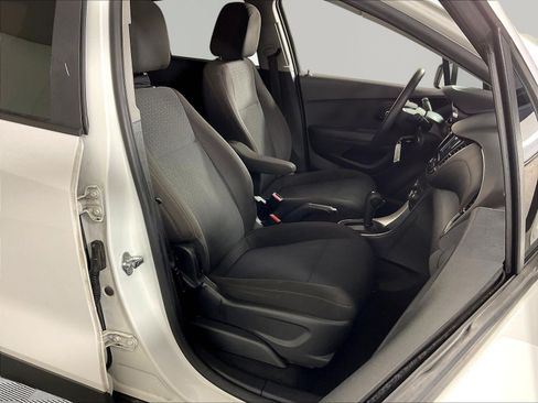 Used 2019 Chevrolet Trax LS FWD image 27