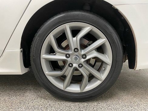 Used 2013 Nissan Sentra SR w/ Premium Pkg image 27