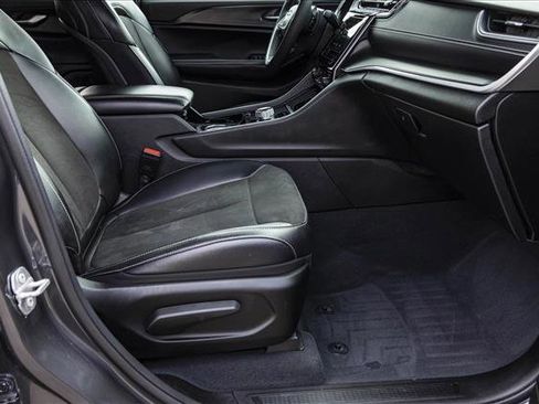 Used 2023 Jeep Grand Cherokee Altitude image 28