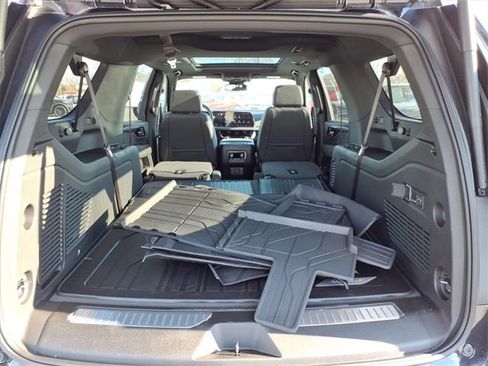 New 2026 Chevrolet Suburban Z71 w/ Comfort Package image 4