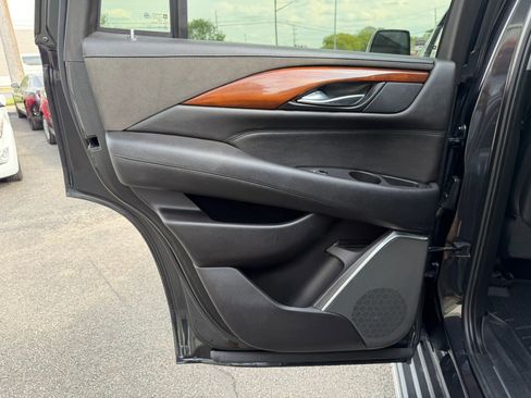 Used 2019 Cadillac Escalade Luxury image 24