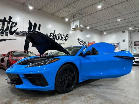 Used 2025 Chevrolet Corvette Stingray Convertible w/ 1LT RWD image 2