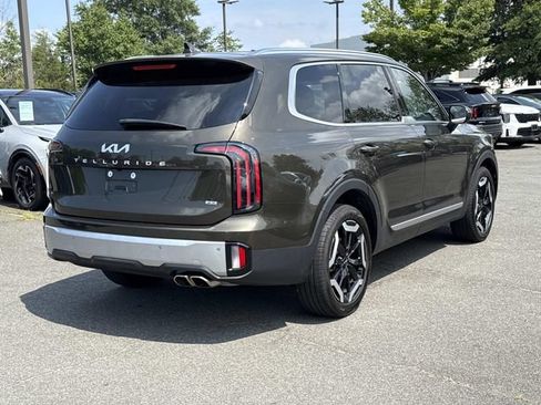 Used 2024 Kia Telluride EX w/ EX Captain's Chair Package AWD/4WD image 2
