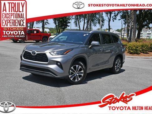 Used 2025 Toyota Highlander XLE AWD/4WD image 1