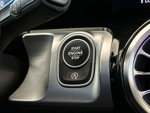 Used 2022 Mercedes-Benz GLB 250 4MATIC image 22