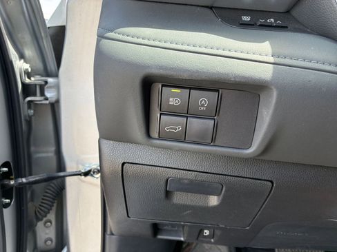Used 2024 Toyota Highlander XSE FWD image 23