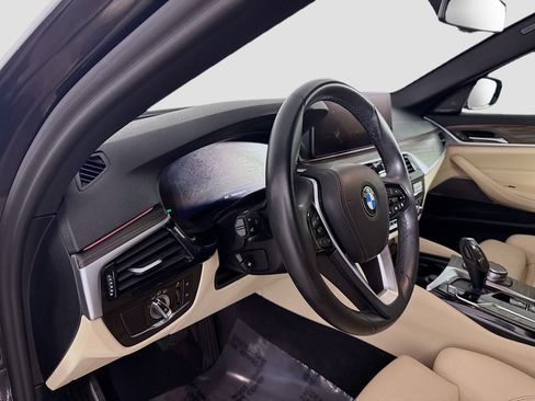 Used 2023 BMW 540i w/ Premium Package image 23