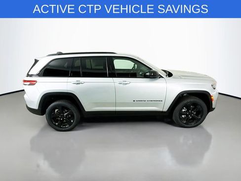 New 2025 Jeep Grand Cherokee Limited w/ Black Appearance Package image 8